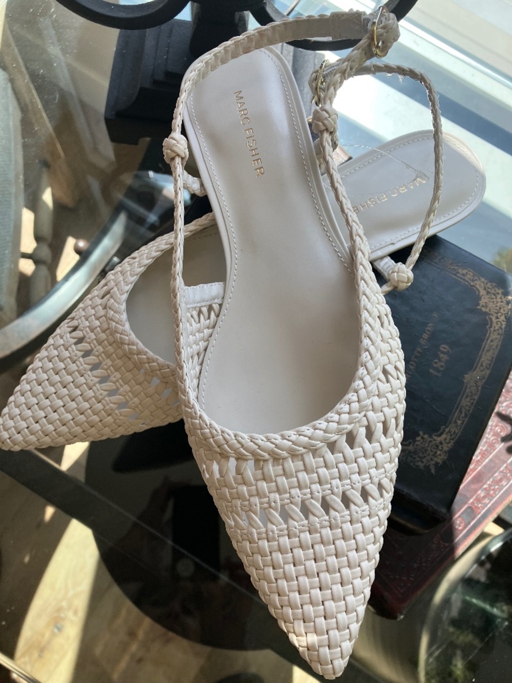 Marc Fisher White Pumps Woven Closed Toe  Slingback Pumps Low 1" Heel  SZ 10